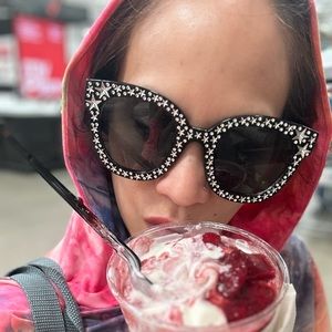 Meet your Posher, Maricel